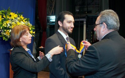 Imagen Primer graduado recibió Medalla doctoral